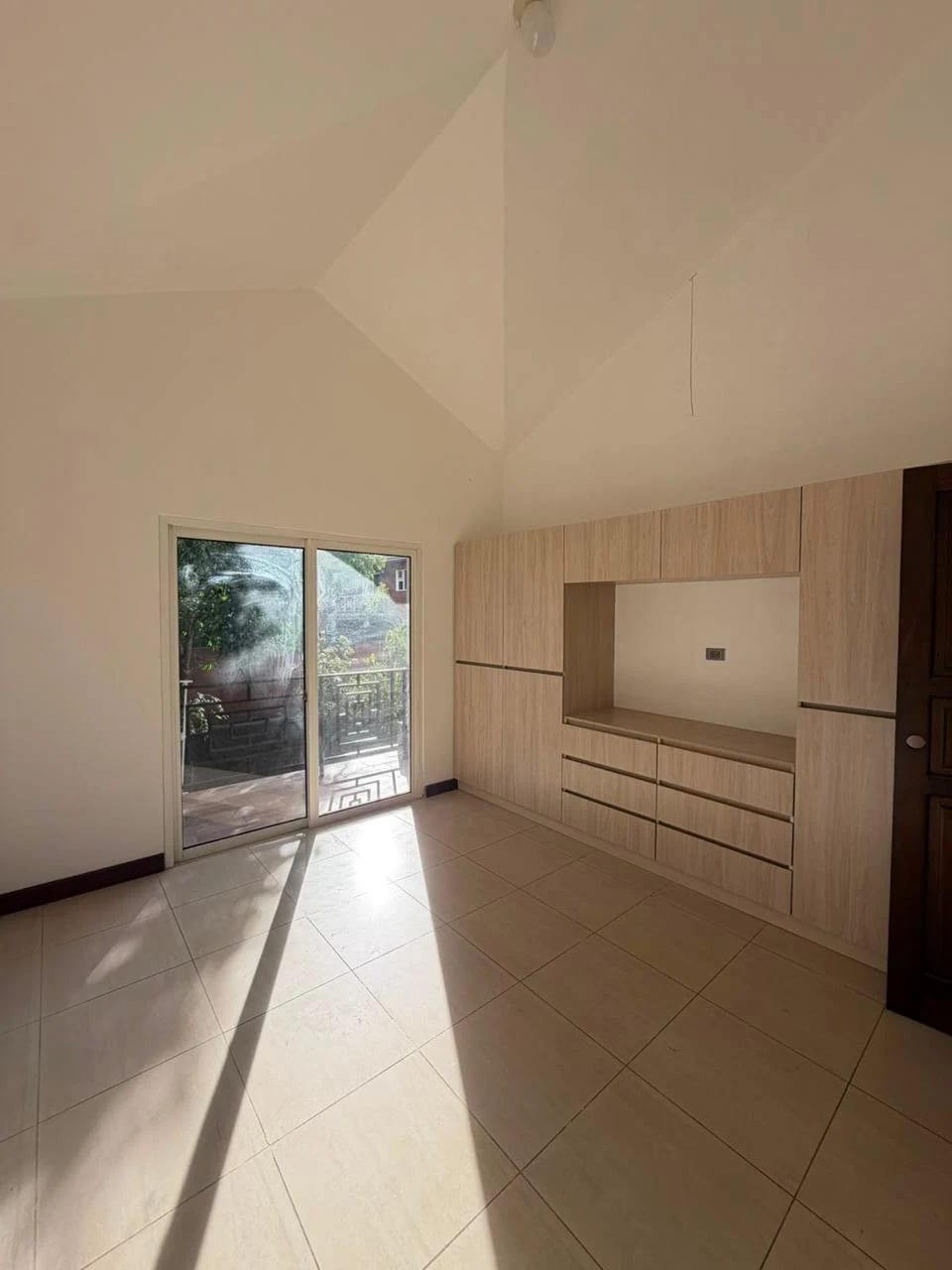 Casa Grande 4 Dorms Amplio Jardin KM 17 Arrazola 3 — Casa en Venta en Arrazola III, Carretera a El Salvador, Guatemala, Ciudad — foto 10 de 17