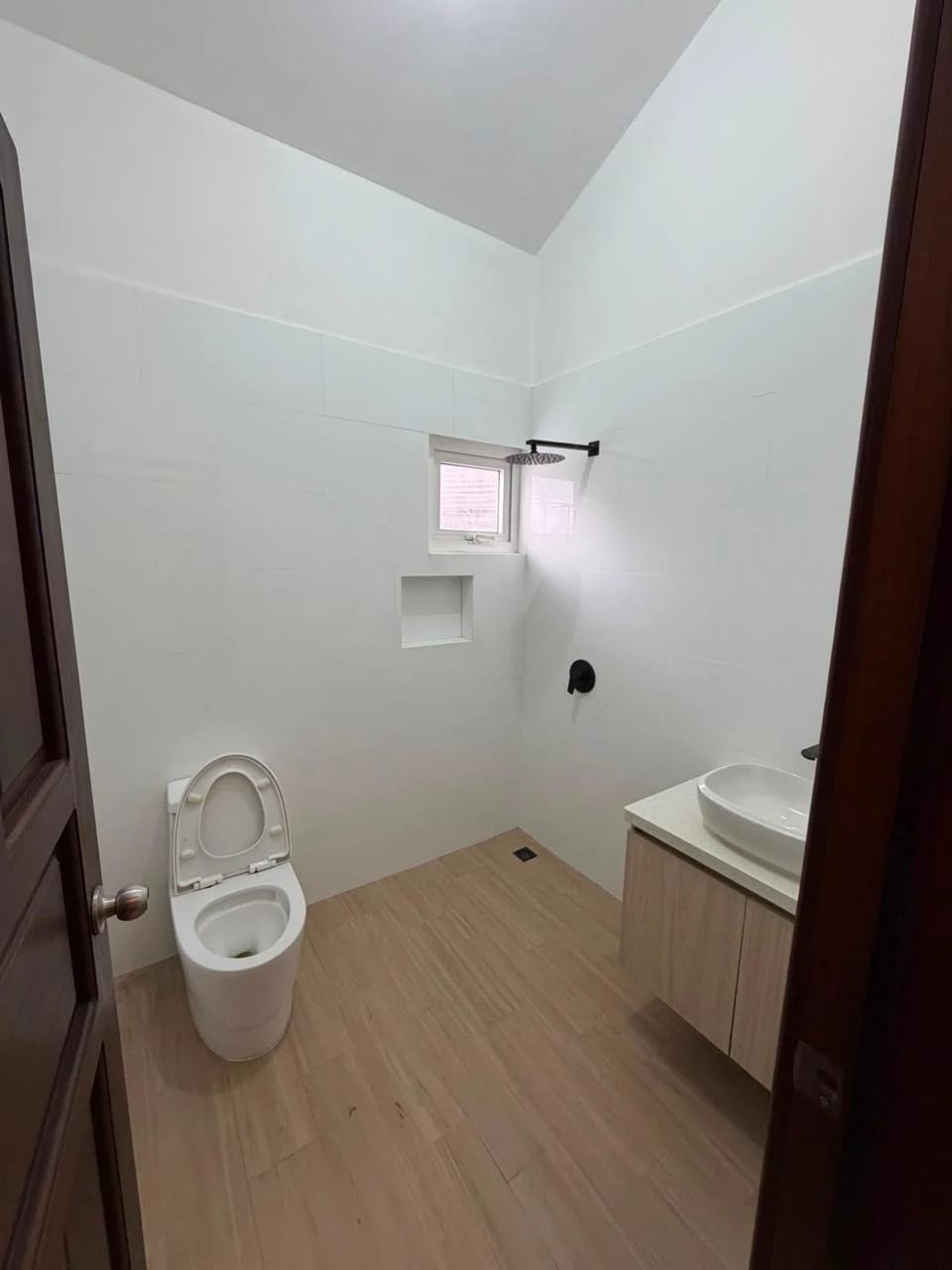 Casa Grande 4 Dorms Amplio Jardin KM 17 Arrazola 3 — Casa en Venta en Arrazola III, Carretera a El Salvador, Guatemala, Ciudad — foto 16 de 17