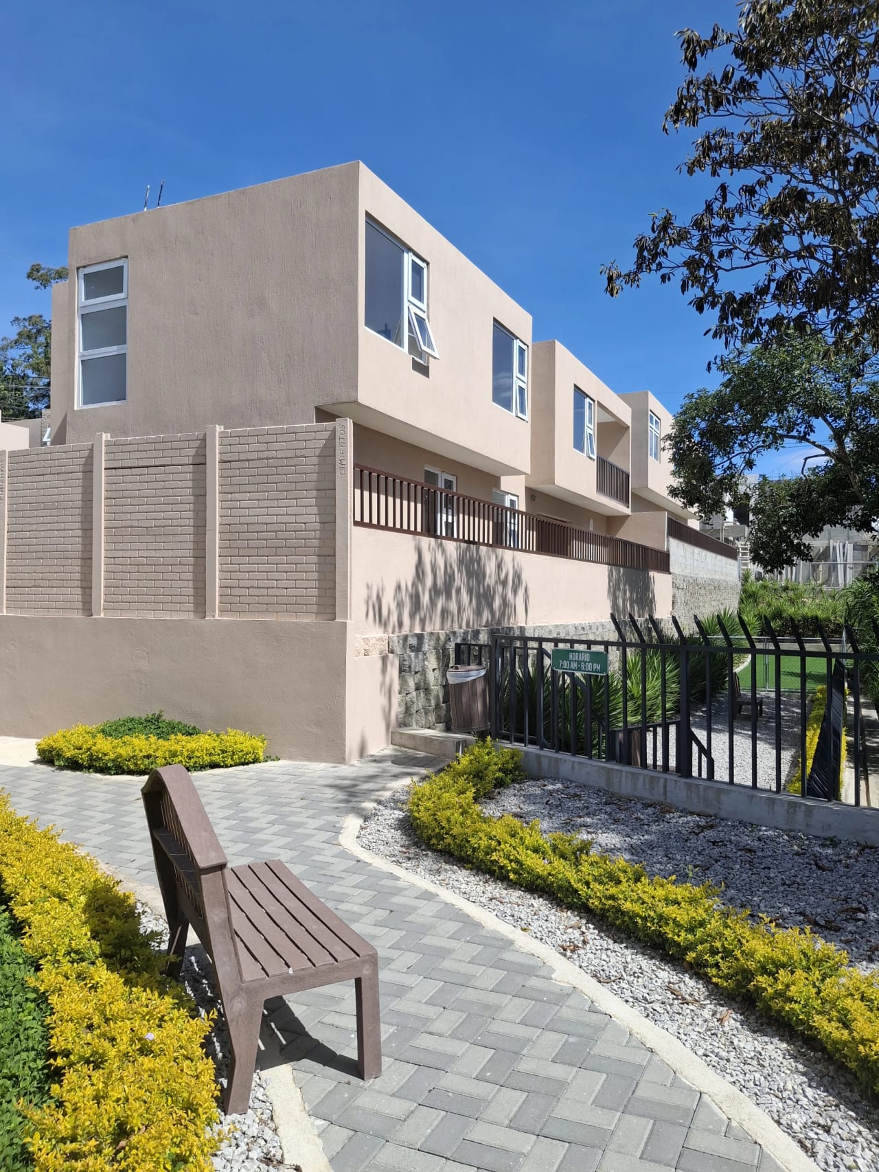Altos de Village 2 Casa de las Grandes KM.25 Cruce a Sta Elena Barilla — Casa en Venta en Carretera a El Salvador, Guatemala, Ciudad — foto 1 de 15