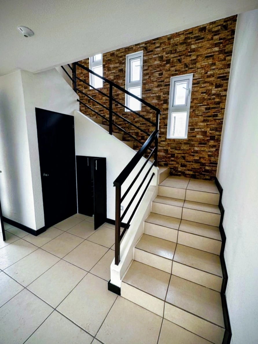 Altos de Village 2 Casa de las Grandes KM.25 Cruce a Sta Elena Barilla — Casa en Venta en Carretera a El Salvador, Guatemala, Ciudad — foto 12 de 15