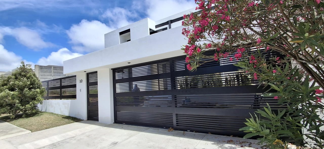 Casa Moderna Tipo Loft KM 19 Carr a Fraijanes Cond Marias del Sol — Casa en Alquiler en Marias del Sol, Carretera a El Salvador, Guatemala, Ciudad — foto 2 de 12