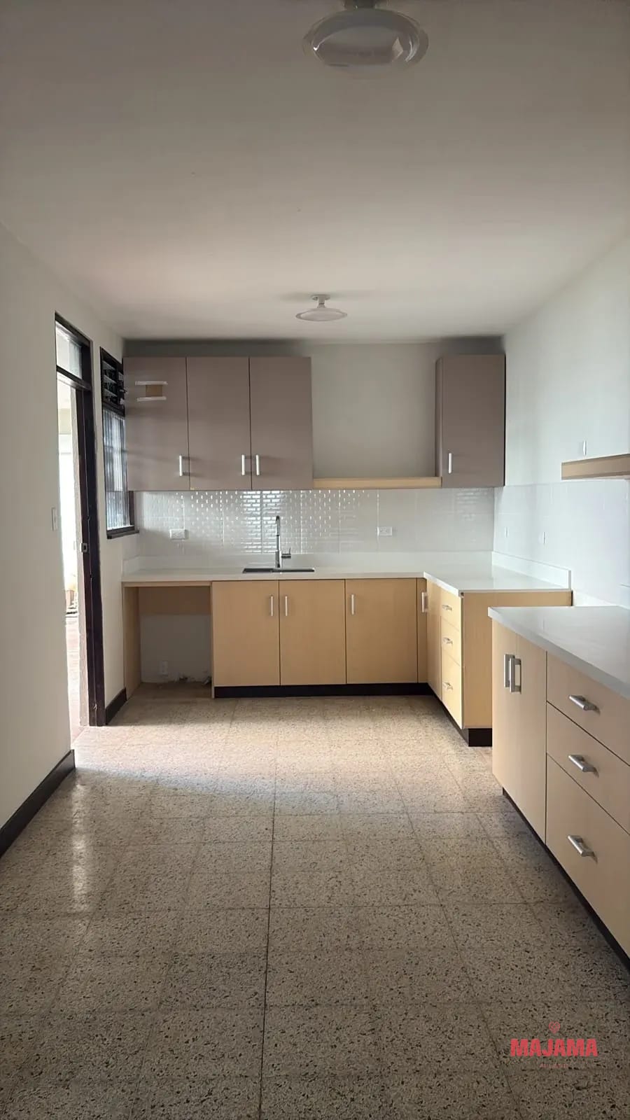 Cocina — Casa Remodelada para Oficinas en Renta, Zona 15 - Codigo 10471091 — Oficina en Alquiler en Zona 15, Guatemala, Ciudad — foto 6 de 17