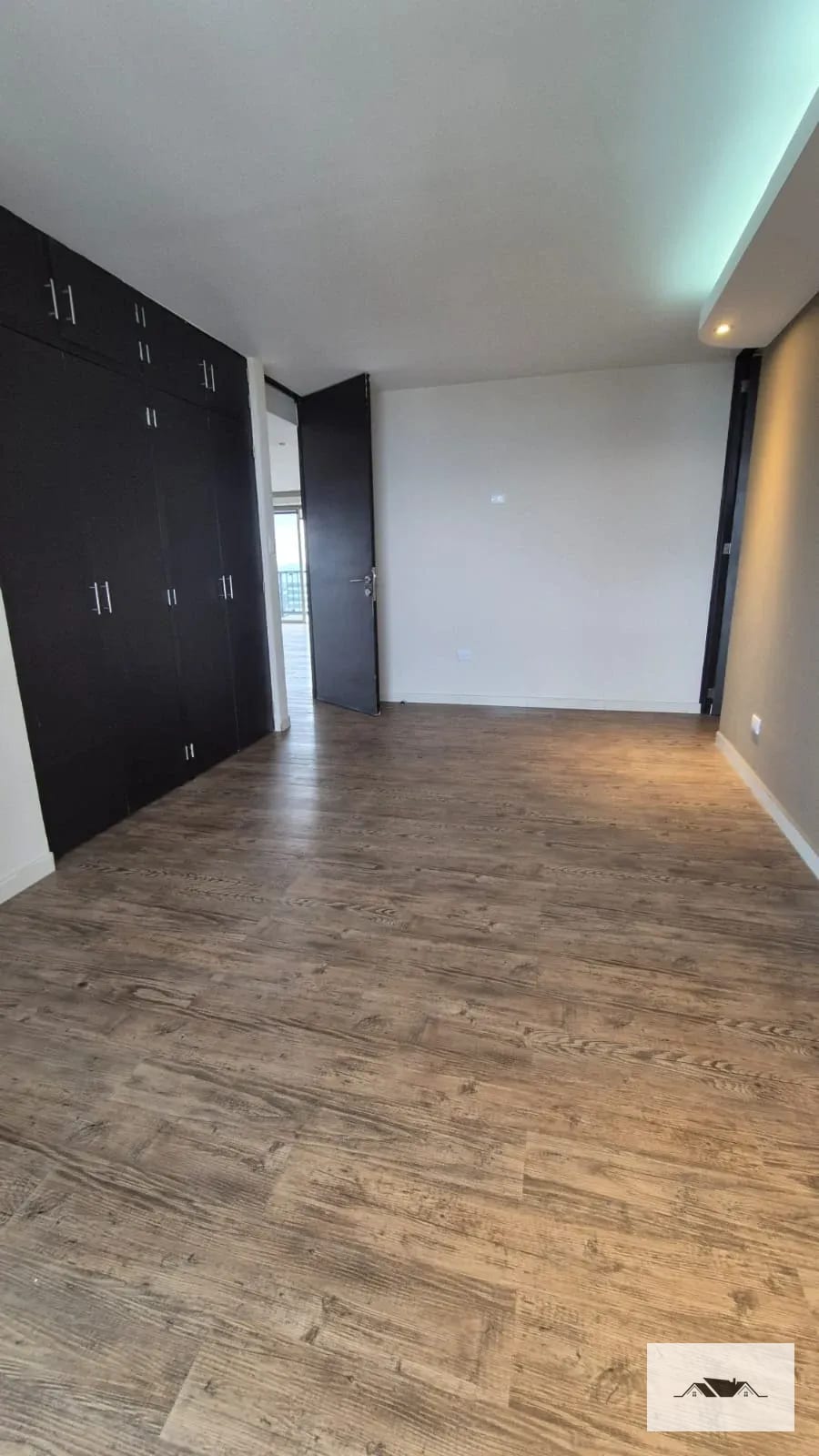 En Renta/Venta Amplio Apartamento Remodelado Zona 10 — Apartamento en Alquiler en Ciudad Vieja, Zona 10, Guatemala, Ciudad — foto 10 de 16