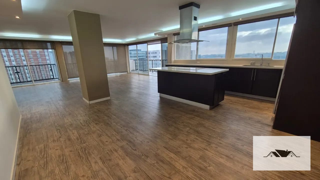 En Renta/Venta Amplio Apartamento Remodelado Zona 10 — Apartamento en Alquiler en Ciudad Vieja, Zona 10, Guatemala, Ciudad — foto 11 de 16