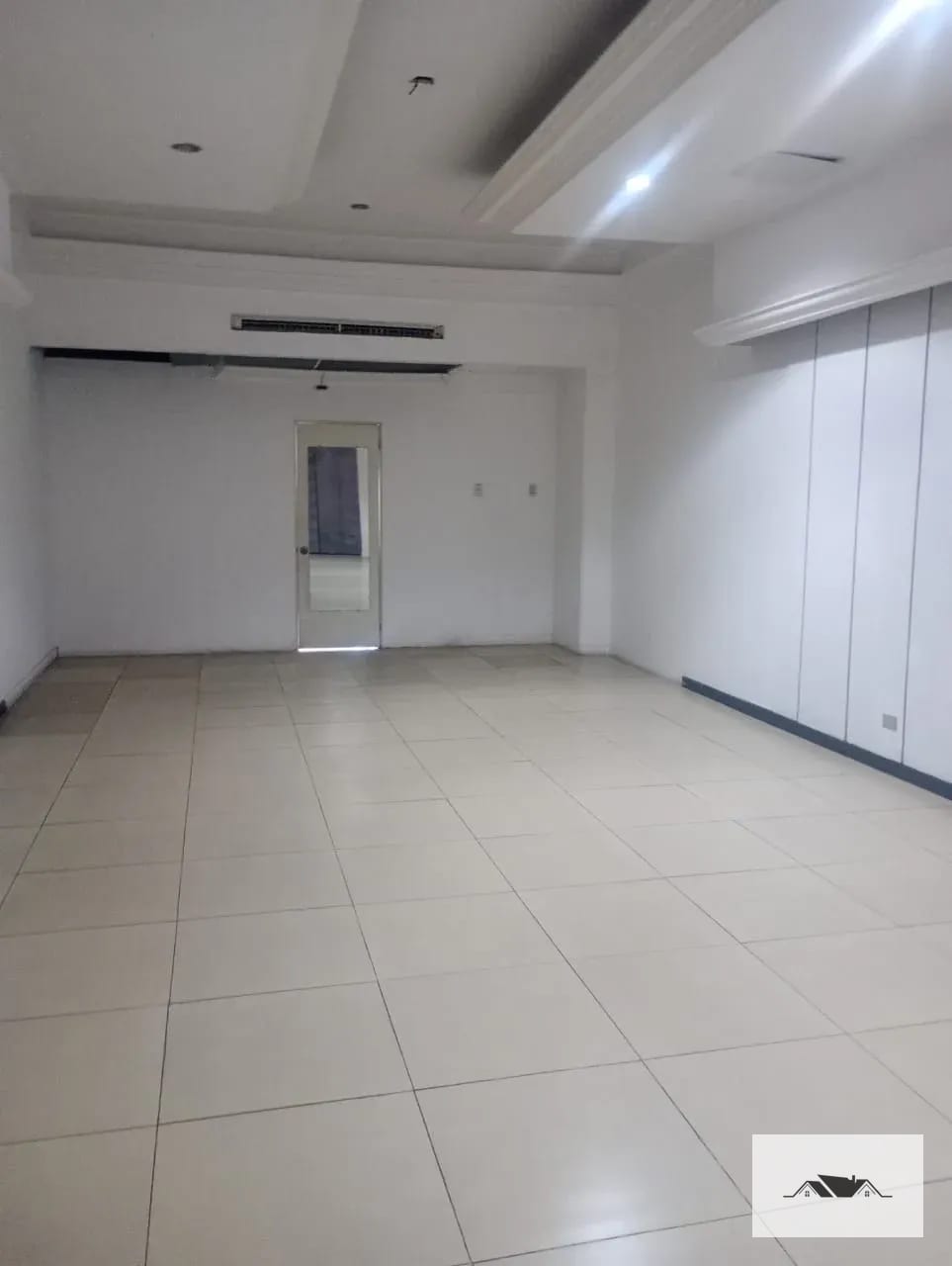 En Venta o Renta Locales Pradera Zona 10 — Local en Alquiler en Zona 10, Guatemala, Ciudad — foto 2 de 2