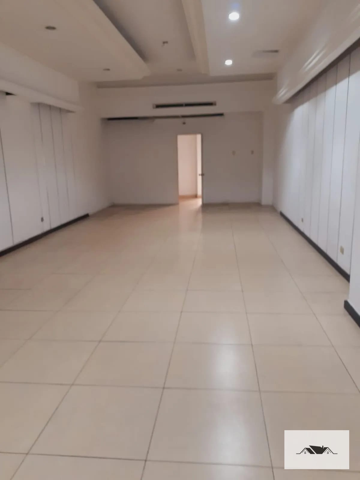 En Venta o Renta Locales Pradera Zona 10 — Local en Alquiler en Zona 10, Guatemala, Ciudad — foto 1 de 2