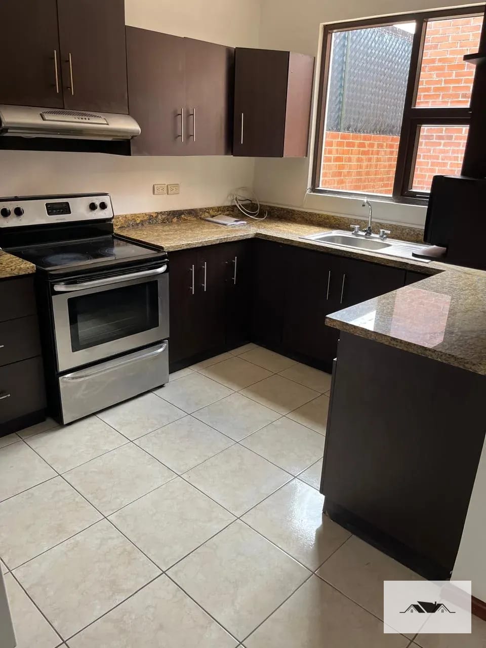 En Venta Casa de un Nivel Condominio Buenafuente, KM. 16.5 CAES — Casa en Venta en Buena Fuente, Carretera a El Salvador, Guatemala, Ciudad — foto 1 de 9