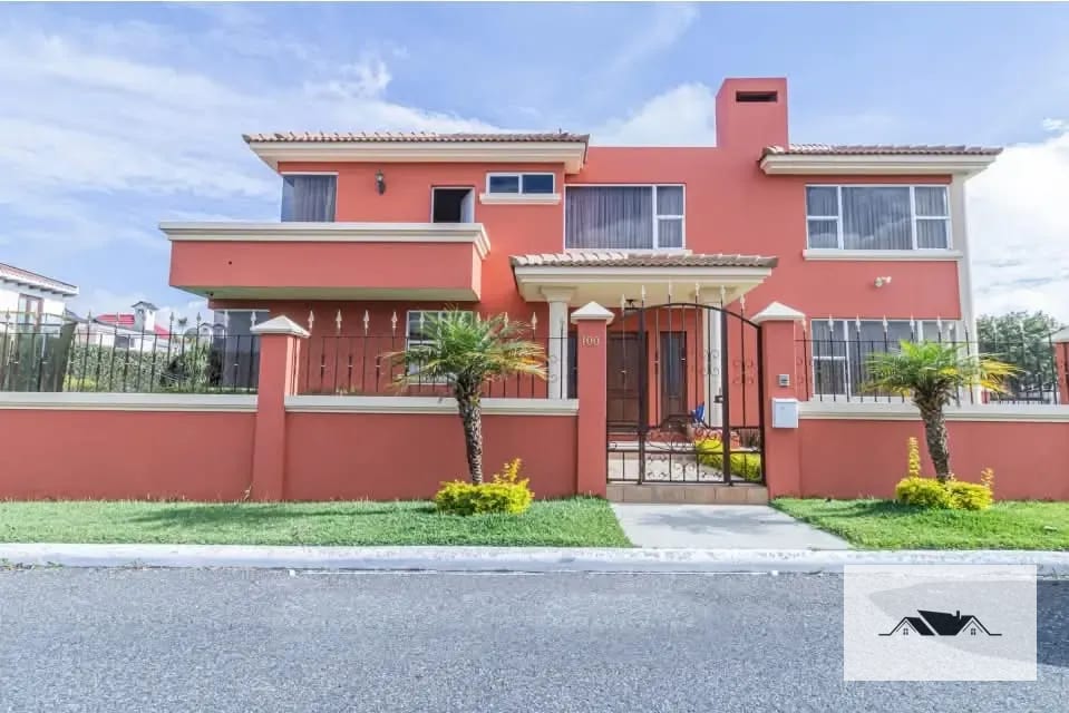 EN RENTA | HERMOSA CASA DE ESQUINA 📍 Condominio exclusivo | Km. 16.5 — Casa en Alquiler en Carretera a El Salvador, Guatemala, Ciudad — foto 1 de 10