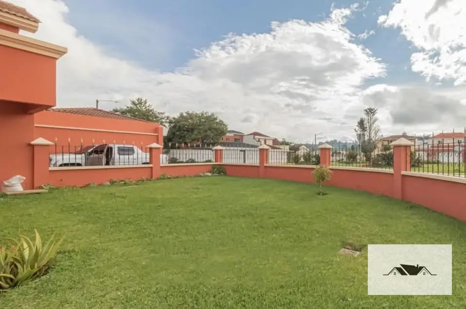 EN RENTA | HERMOSA CASA DE ESQUINA 📍 Condominio exclusivo | Km. 16.5 — Casa en Alquiler en Carretera a El Salvador, Guatemala, Ciudad — foto 2 de 10