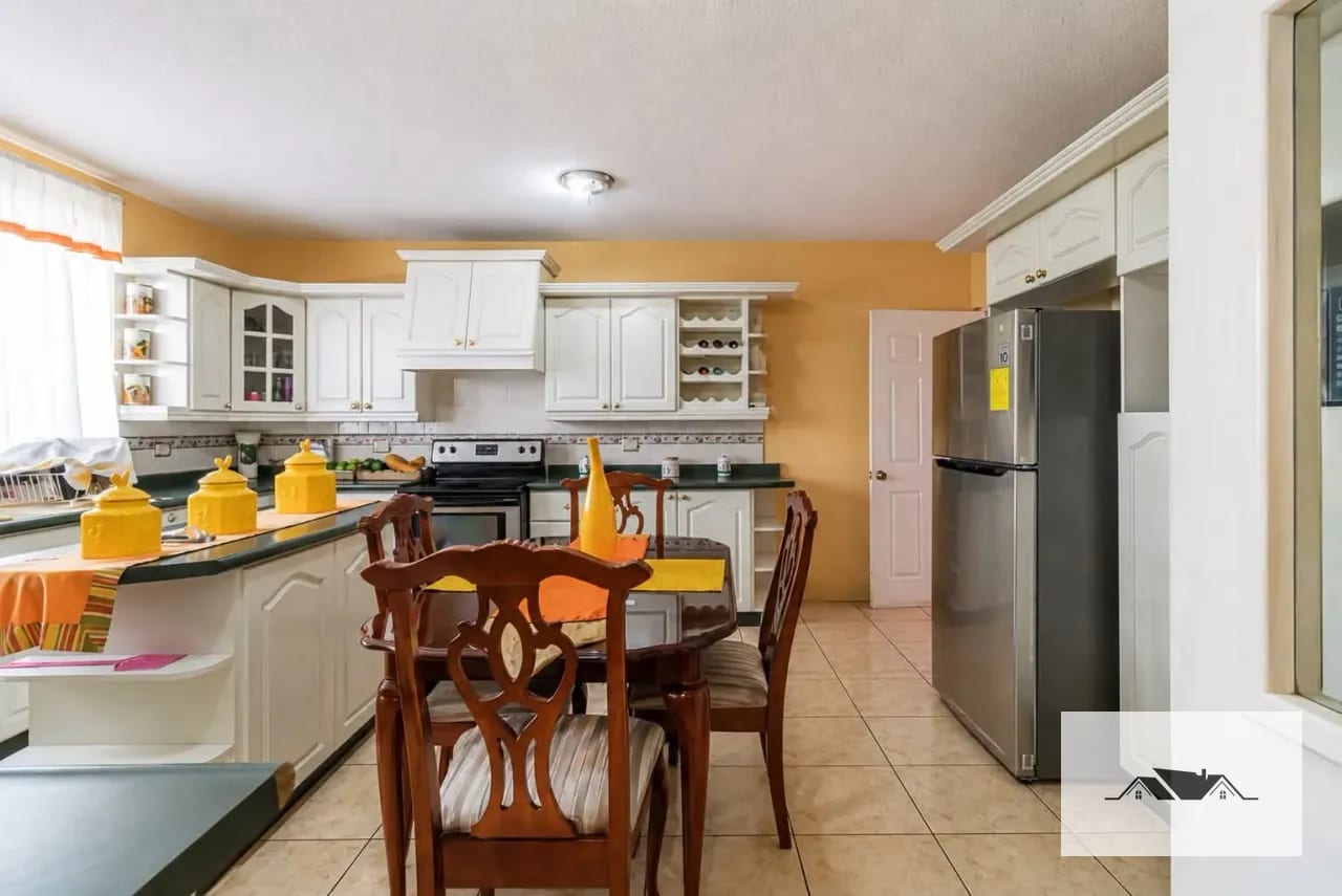 EN RENTA | HERMOSA CASA DE ESQUINA 📍 Condominio exclusivo | Km. 16.5 — Casa en Alquiler en Carretera a El Salvador, Guatemala, Ciudad — foto 4 de 10