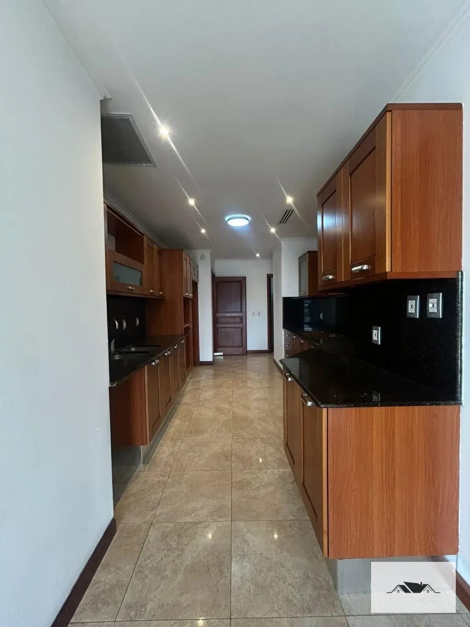 En Renta Amplio Apartamento Zona 14 Tadeus — Apartamento en Alquiler en Zona 14, Guatemala, Ciudad — foto 7 de 17