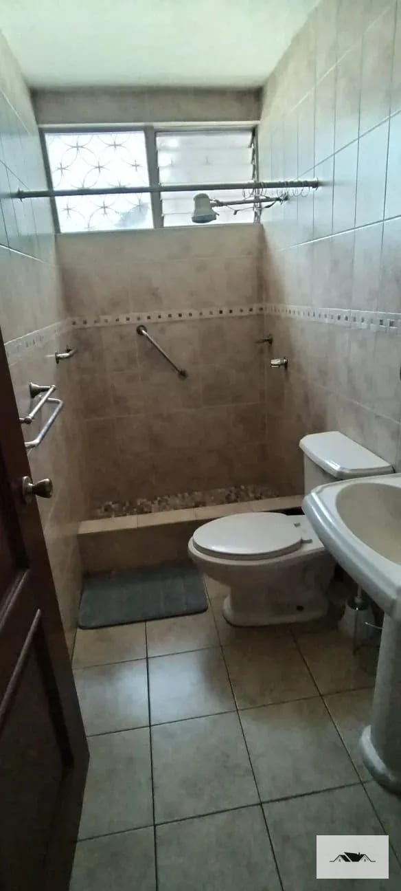 En Renta Casa de Un Nivel Zona 15 Oficinas o Negocio — Casa en Alquiler en Zona 15, Guatemala, Ciudad — foto 9 de 9