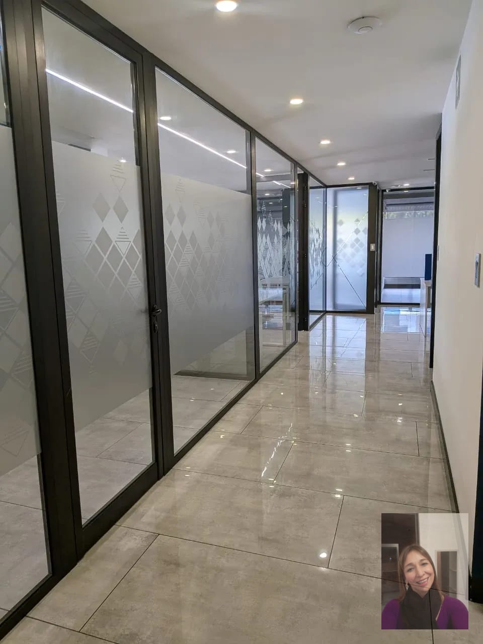 Alquiler Oficinas Géminis equipada con parqueos - Image 3