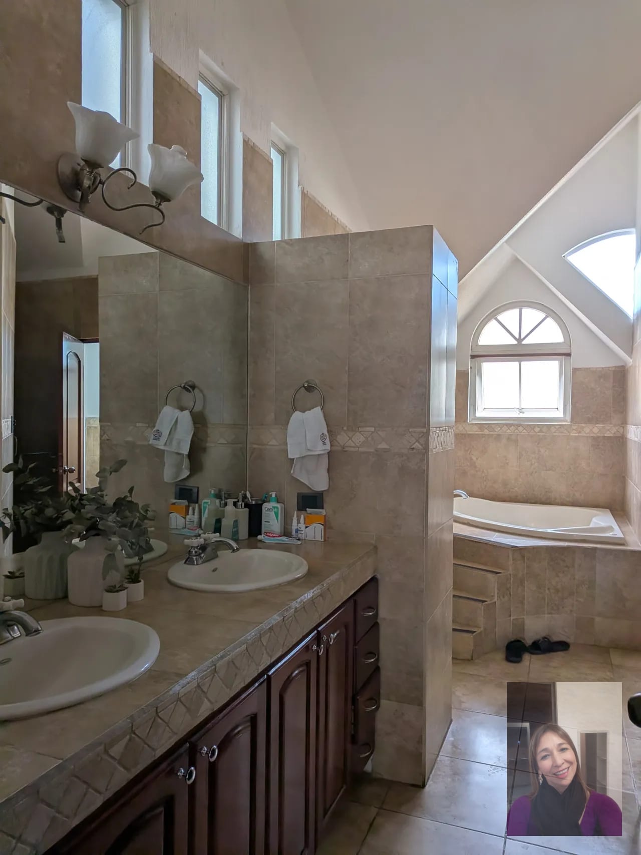 Preciosa Casa Dos Niveles "las Fuentes" Z.16 — Casa en Venta en Santa Rosita, Zona 16, Guatemala, Ciudad — foto 9 de 17