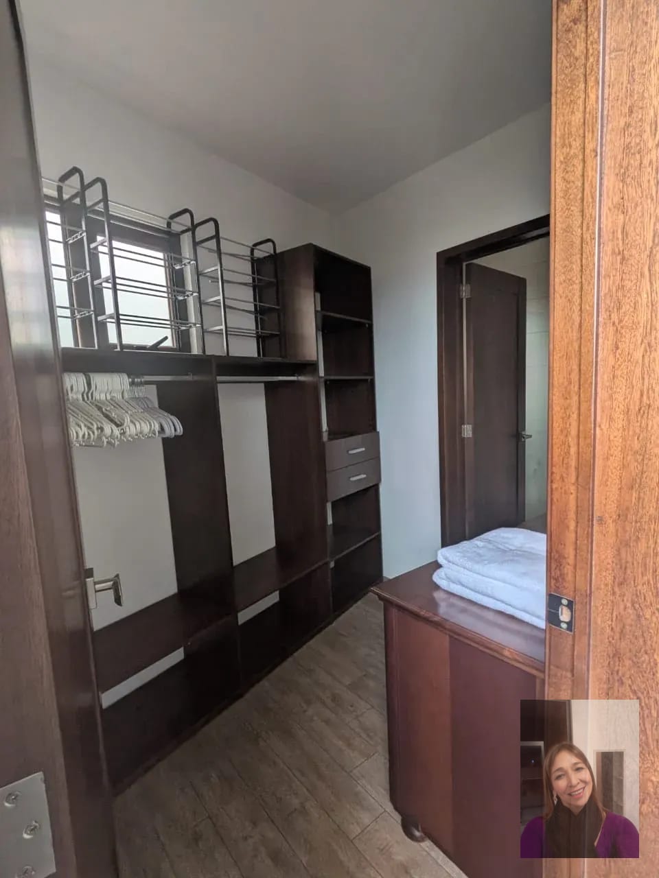 Closet — Apto de 2 habitaciones totalmente equipado en Albero, Vista Hermosa — Apartamento en Venta en Álbero 15, Zona 15, Guatemala, Ciudad — foto 7 de 17