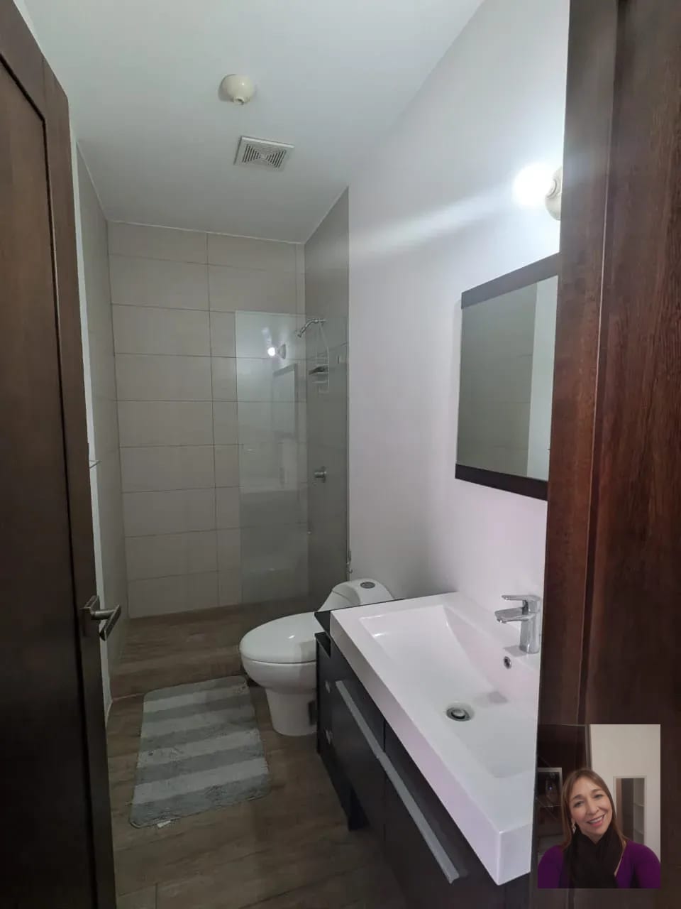 Baño — Apto de 2 habitaciones totalmente equipado en Albero, Vista Hermosa — Apartamento en Venta en Álbero 15, Zona 15, Guatemala, Ciudad — foto 10 de 17