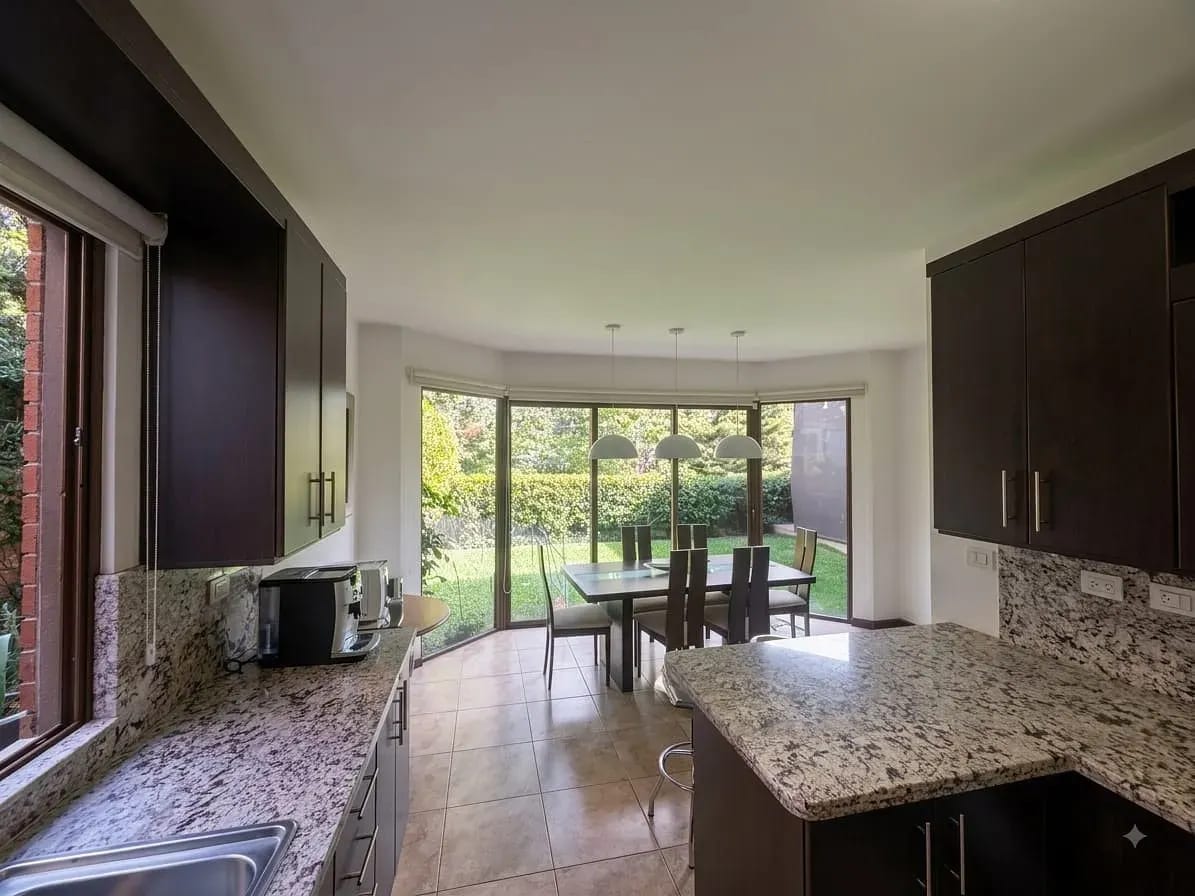 Casa Frente al bosque en Venta - Km 14.1 Condominio Puerta Grande — Casa en Venta en Santa Catarina Pinula, Guatemala, Ciudad — foto 5 de 8