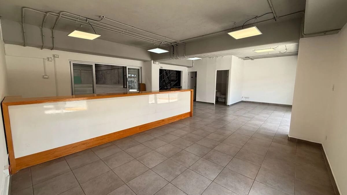 Bodega con oficinas y elevador de carga en renta en zona 4 de Mixco — Bodega / Ofibodega en Alquiler en Zona 4 Mixco, Guatemala, Ciudad — foto 2 de 15