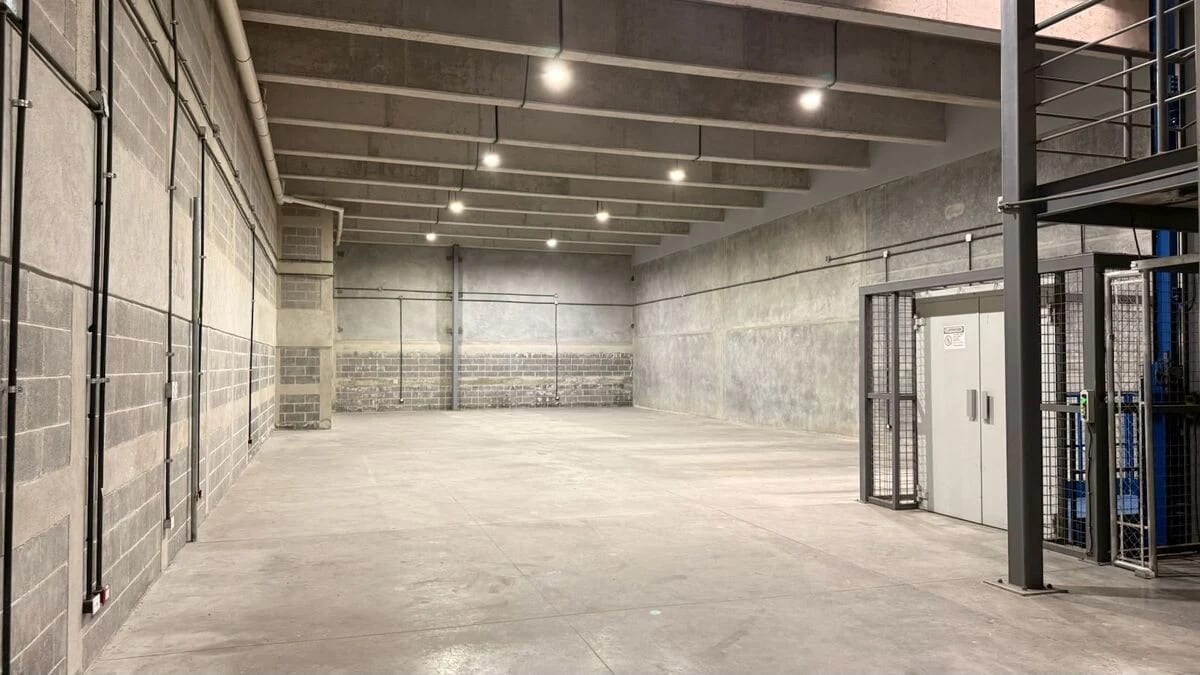 Bodega con oficinas y elevador de carga en renta en zona 4 de Mixco — Bodega / Ofibodega en Alquiler en Zona 4 Mixco, Guatemala, Ciudad — foto 3 de 15