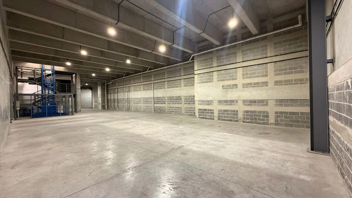 Bodega con oficinas y elevador de carga en renta en zona 4 de Mixco — Bodega / Ofibodega en Alquiler en Zona 4 Mixco, Guatemala, Ciudad — foto 8 de 15