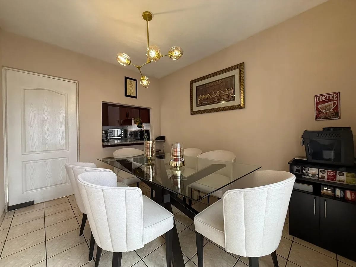 Casa amplia en condominio - Balcones de San Cristóbal - en Venta — Casa en Venta en Zona 8 Mixco, Guatemala, Ciudad — foto 5 de 13