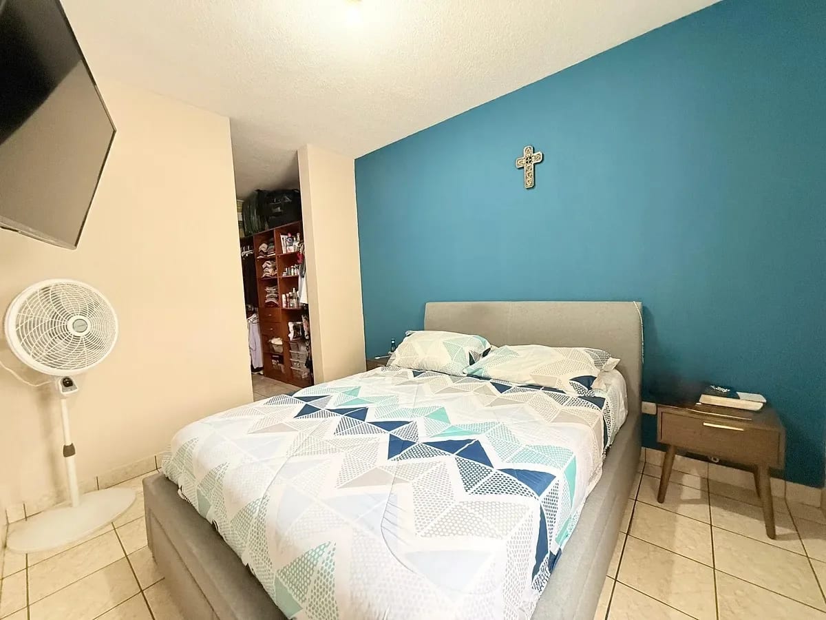 Casa amplia en condominio - Balcones de San Cristóbal - en Venta — Casa en Venta en Zona 8 Mixco, Guatemala, Ciudad — foto 9 de 13