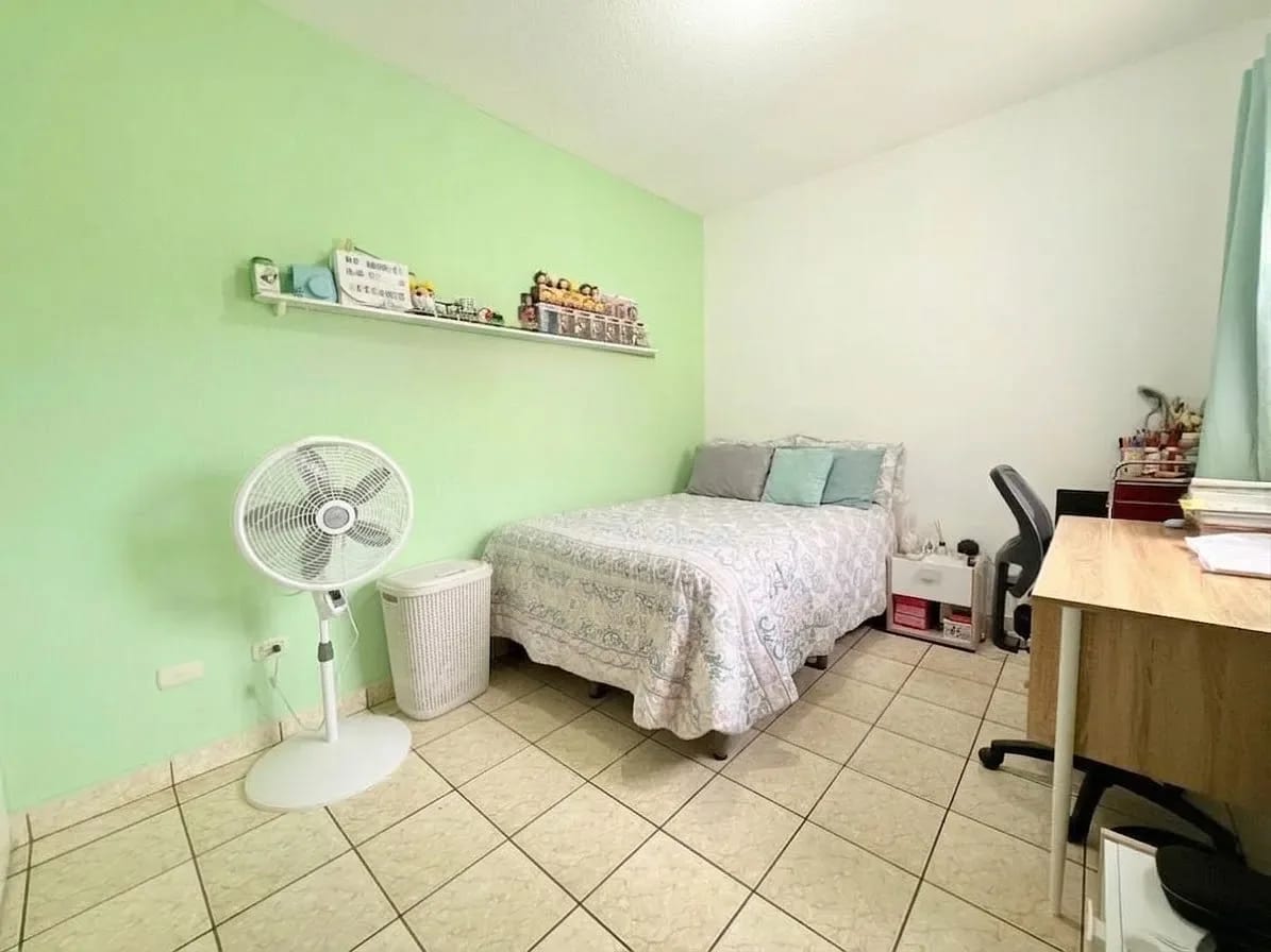 Casa amplia en condominio - Balcones de San Cristóbal - en Venta — Casa en Venta en Zona 8 Mixco, Guatemala, Ciudad — foto 11 de 13