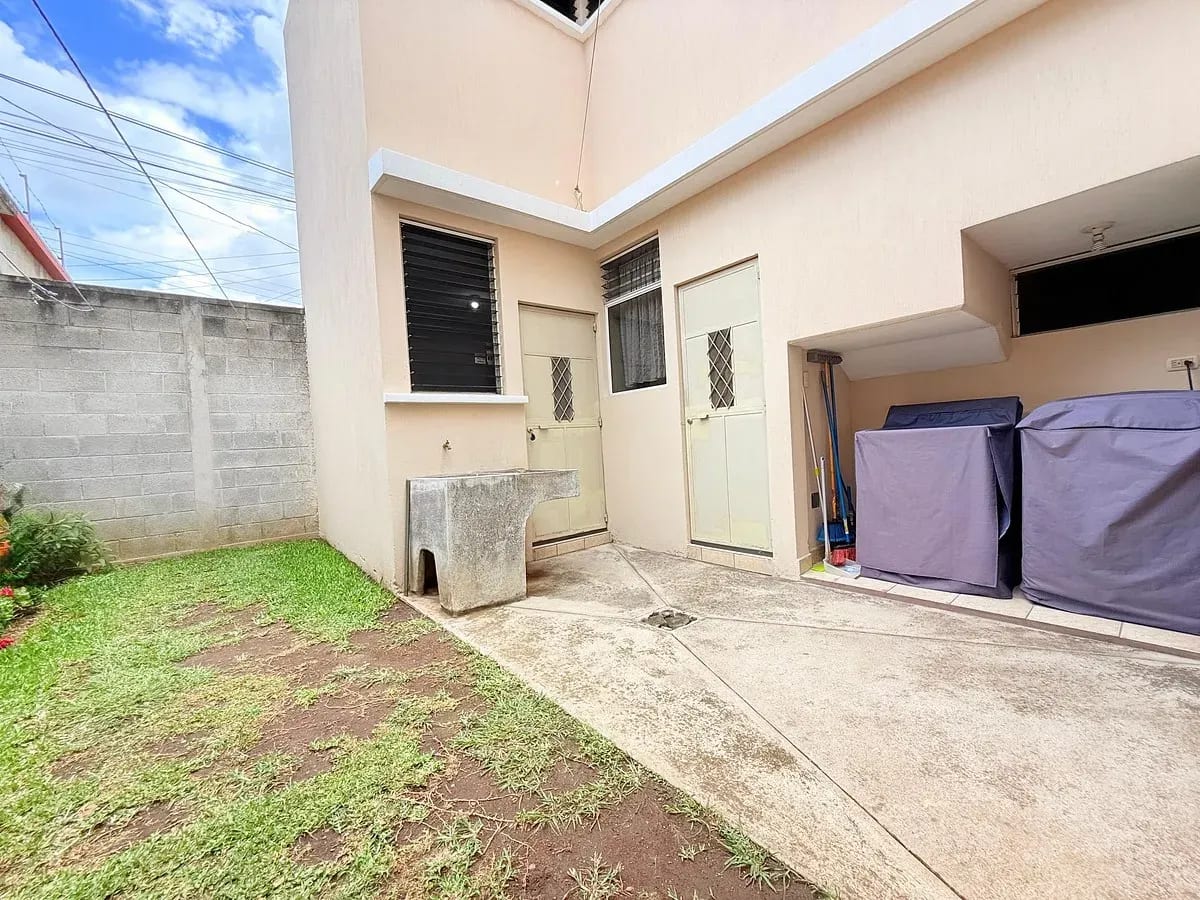 Casa amplia en condominio - Balcones de San Cristóbal - en Venta — Casa en Venta en Zona 8 Mixco, Guatemala, Ciudad — foto 12 de 13