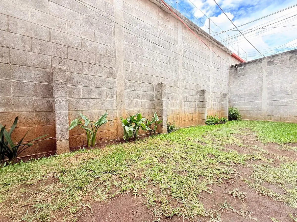 Casa amplia en condominio - Balcones de San Cristóbal - en Venta — Casa en Venta en Zona 8 Mixco, Guatemala, Ciudad — foto 13 de 13