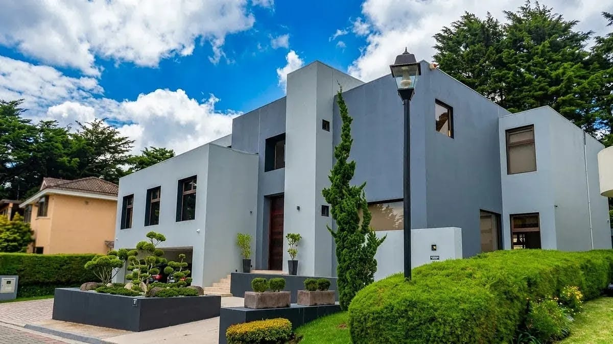 Casa con jardín y 5 dormitorios en Venta en Muxbal KM 10.5 — Casa en Venta en Santa Catarina Pinula, Guatemala, Ciudad — foto 1 de 17