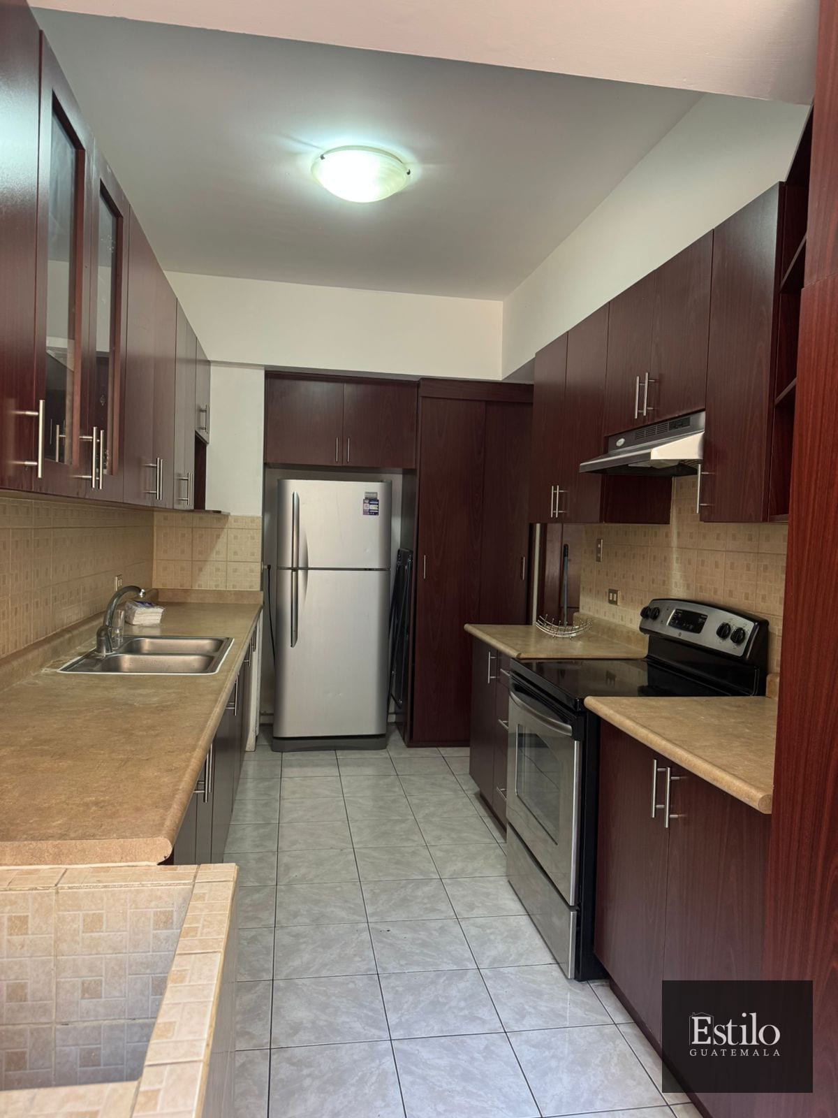 Hermoso Apartamento Con Balcón Z.10 — Apartamento en Alquiler en Zona 10, Guatemala, Ciudad — foto 7 de 9