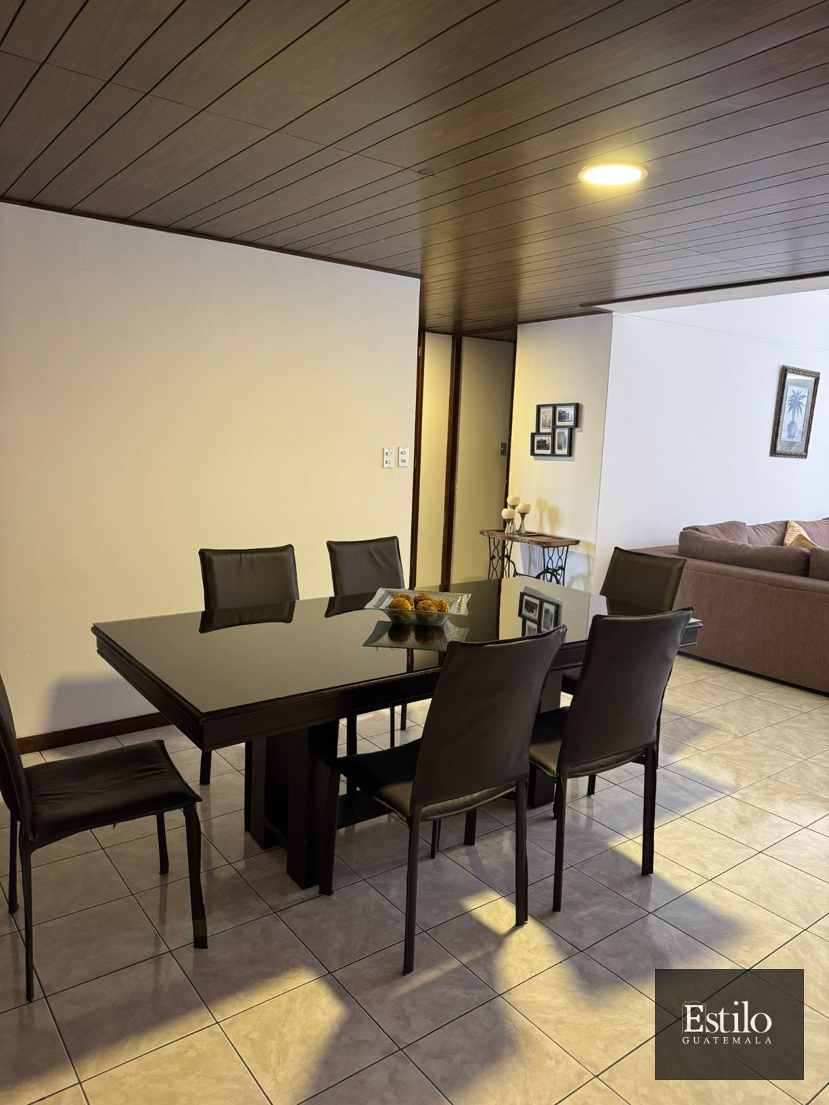 Hermoso Apartamento Con Balcón Z.10 — Apartamento en Alquiler en Zona 10, Guatemala, Ciudad — foto 3 de 9