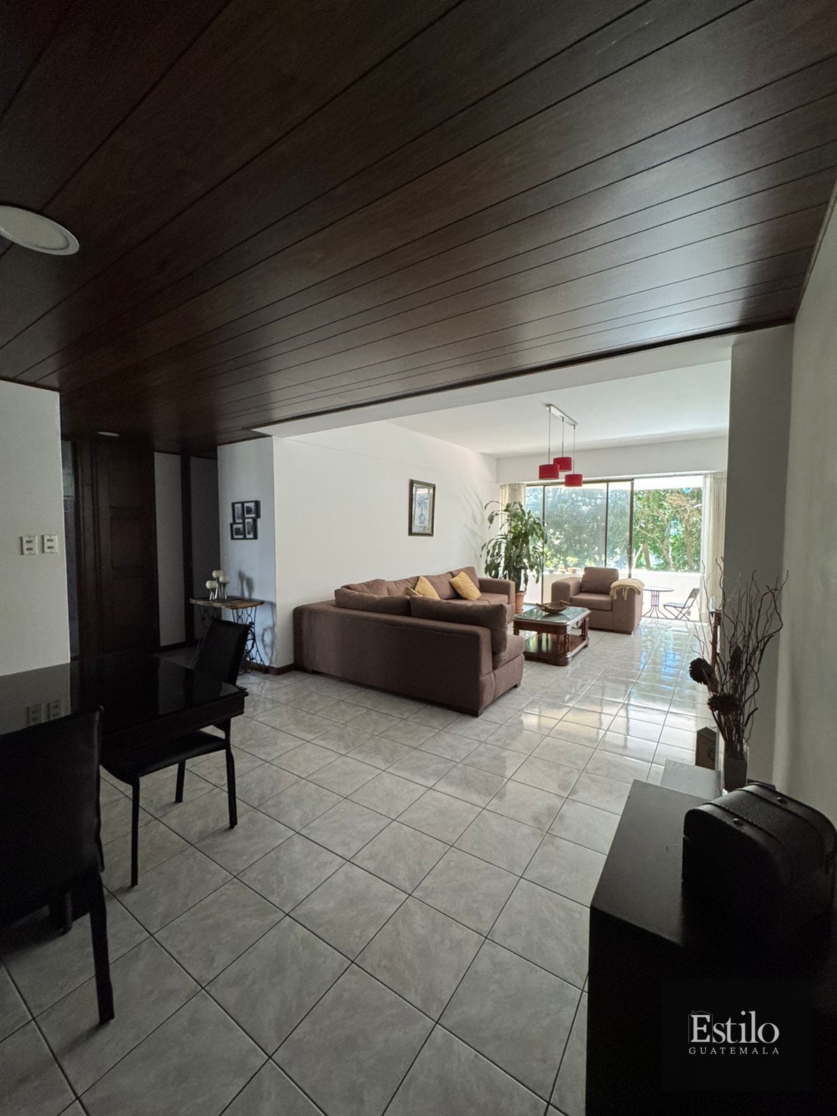 Hermoso Apartamento Con Balcón Z.10 — Apartamento en Alquiler en Zona 10, Guatemala, Ciudad — foto 5 de 9