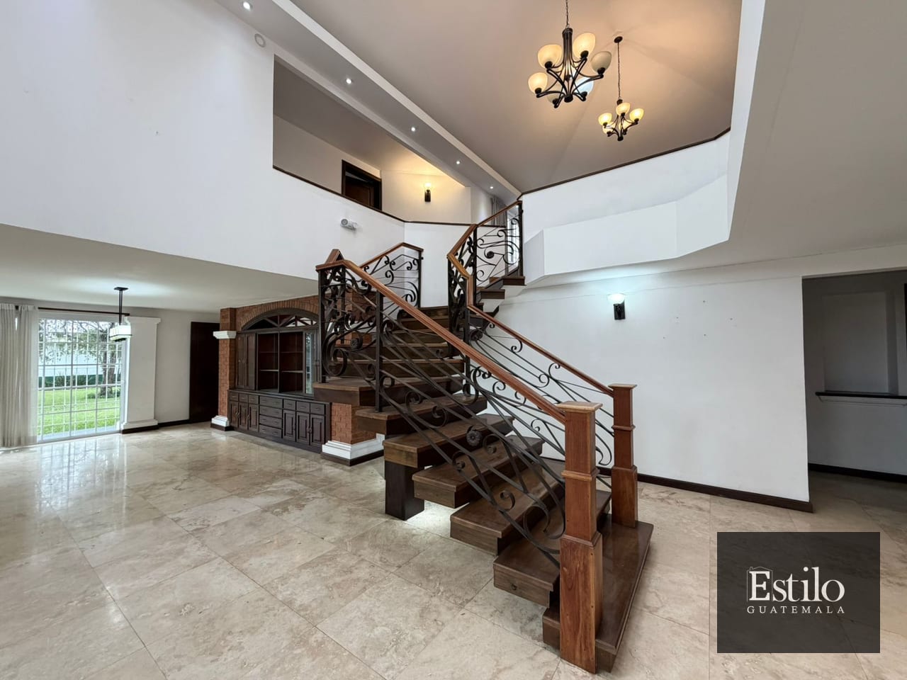 PRECIOSA CASA EN VENTA ZONA 16 — Casa en Venta en Zona 16, Guatemala, Ciudad — foto 4 de 17