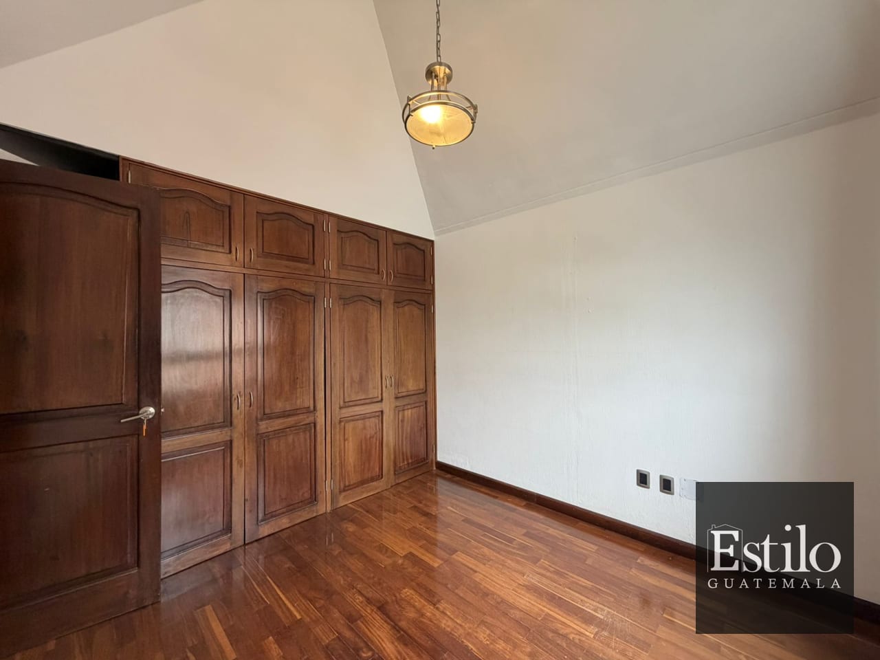 Preciosa Casa en Venta Zona 16 — Casa en Venta en Zona 16, Guatemala, Ciudad — foto 10 de 17