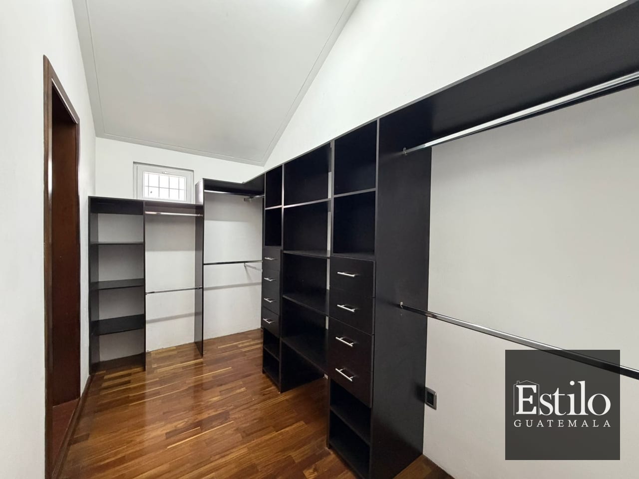 Preciosa Casa en Renta Zona 16 — Casa en Alquiler en Zona 16, Guatemala, Ciudad — foto 8 de 17