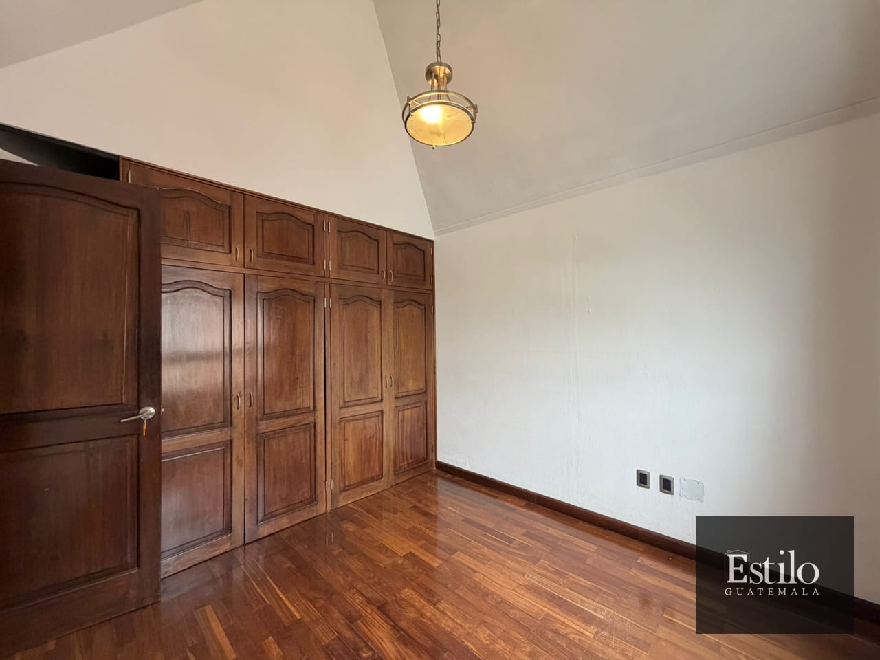 PRECIOSA CASA EN RENTA ZONA 16 — Casa en Alquiler en Zona 16, Guatemala, Ciudad — foto 10 de 17