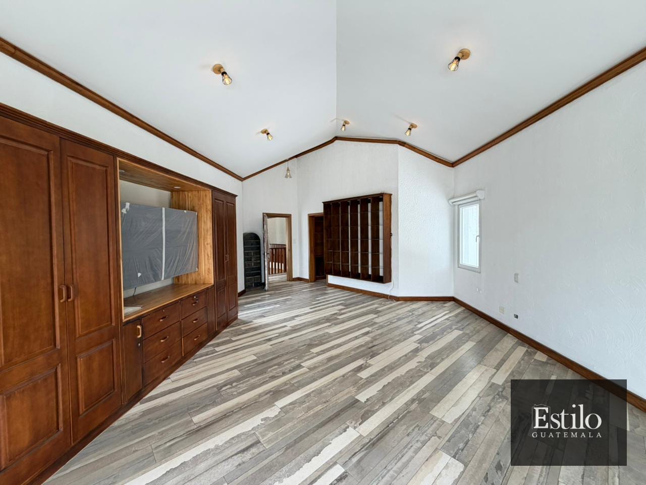 ESPECTACULAR CASA ESTILO MANSIÓN — Casa en Venta en Carretera a El Salvador, Guatemala, Ciudad — foto 13 de 15