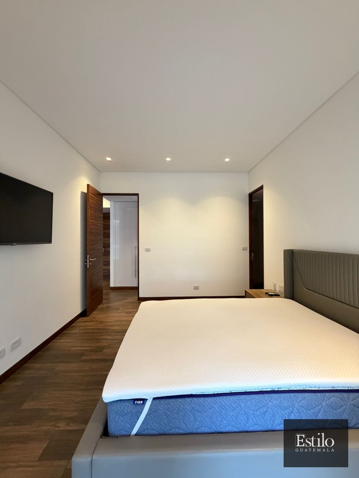 APARTAMENTO AMUEBLADO ZONA 10 — Apartamento en Alquiler en Zona 10, Guatemala, Ciudad — foto 4 de 9