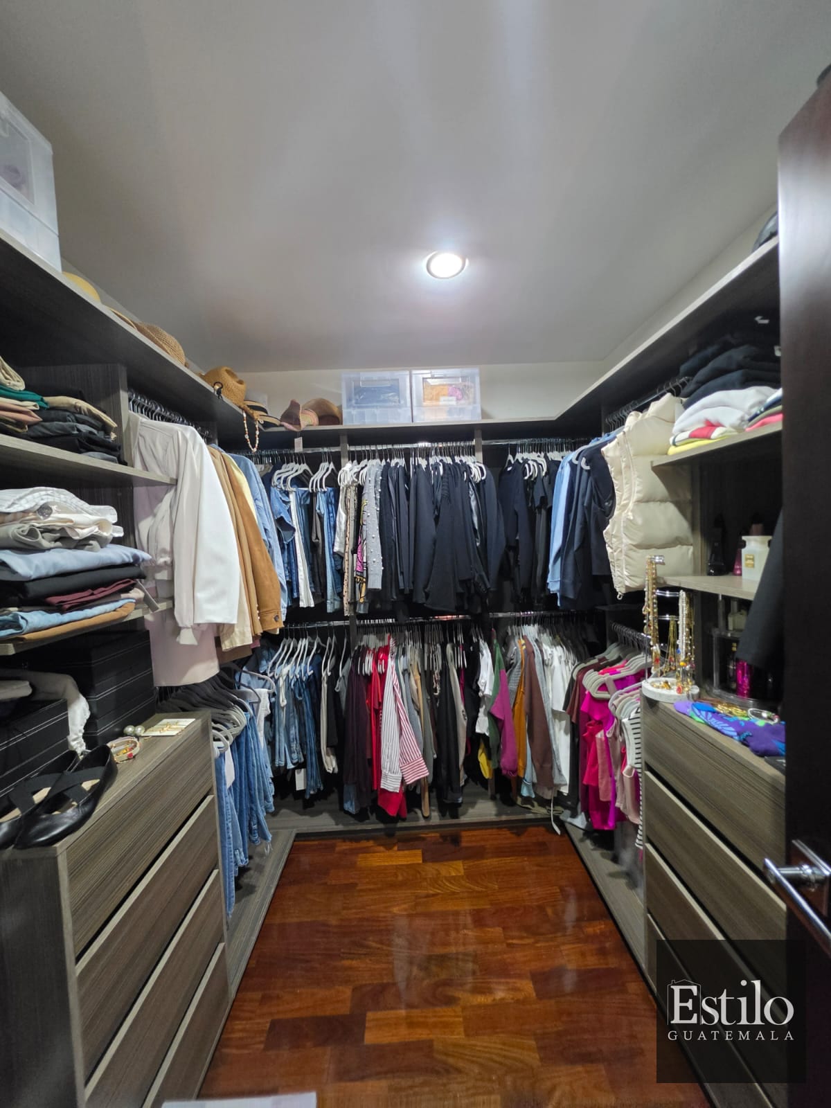 Precioso Apartamento Con Balcón — Apartamento en Alquiler en Santa Sofía, Zona 10, Guatemala, Ciudad — foto 13 de 13
