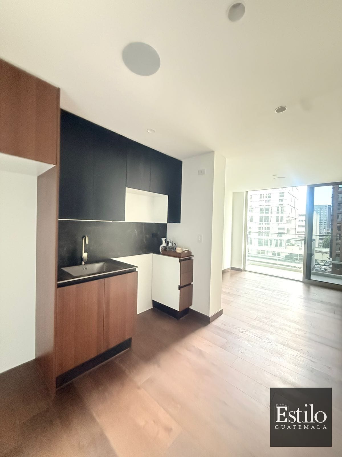Precioso Apartamento en Alquiler Z.10 — Apartamento en Alquiler en Atarah, Zona 10, Guatemala, Ciudad — foto 2 de 11