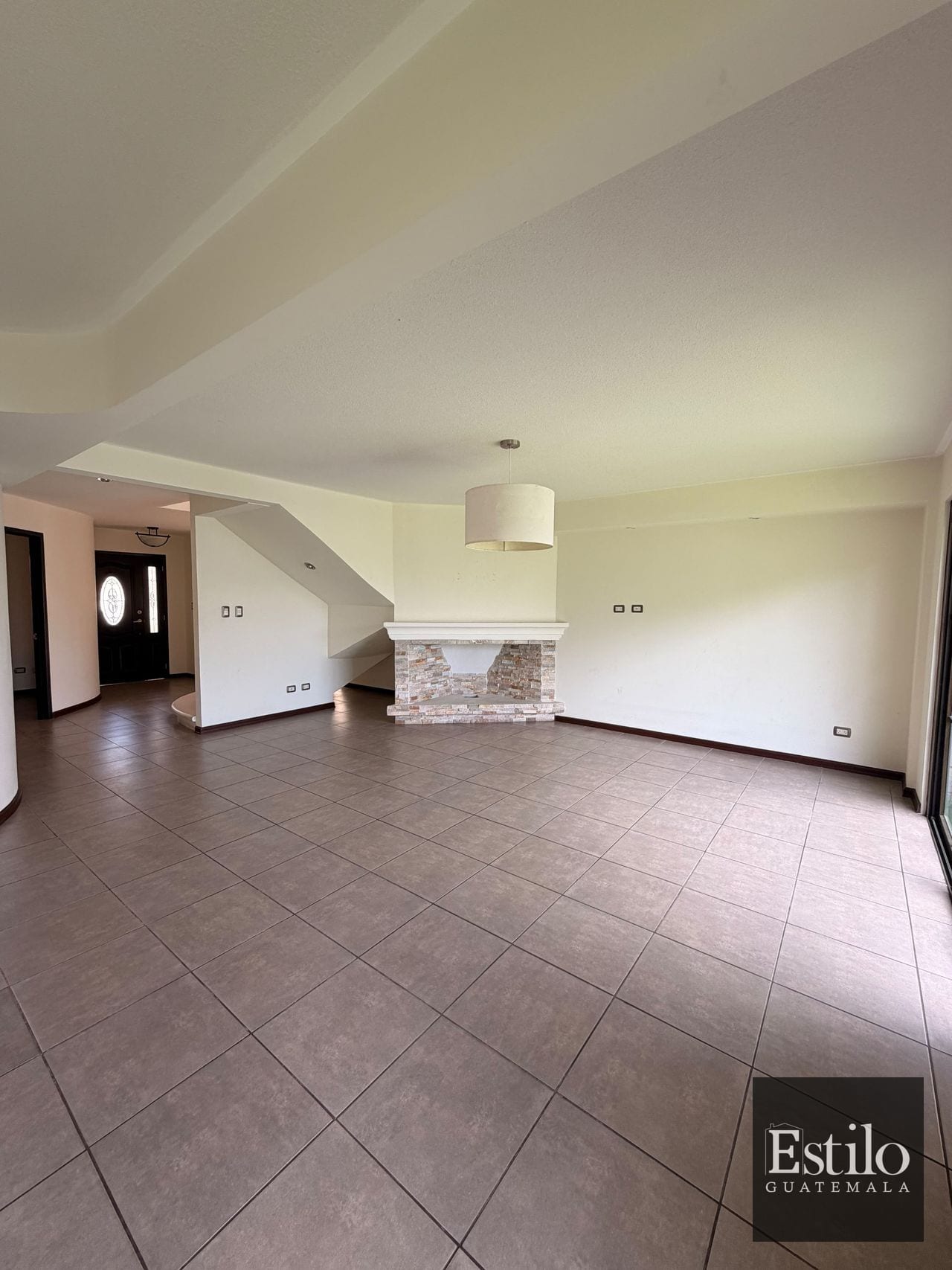 Preciosa Casa En Venta Z.16 — Apartamento en Venta en Zona 16, Guatemala, Ciudad — foto 5 de 17