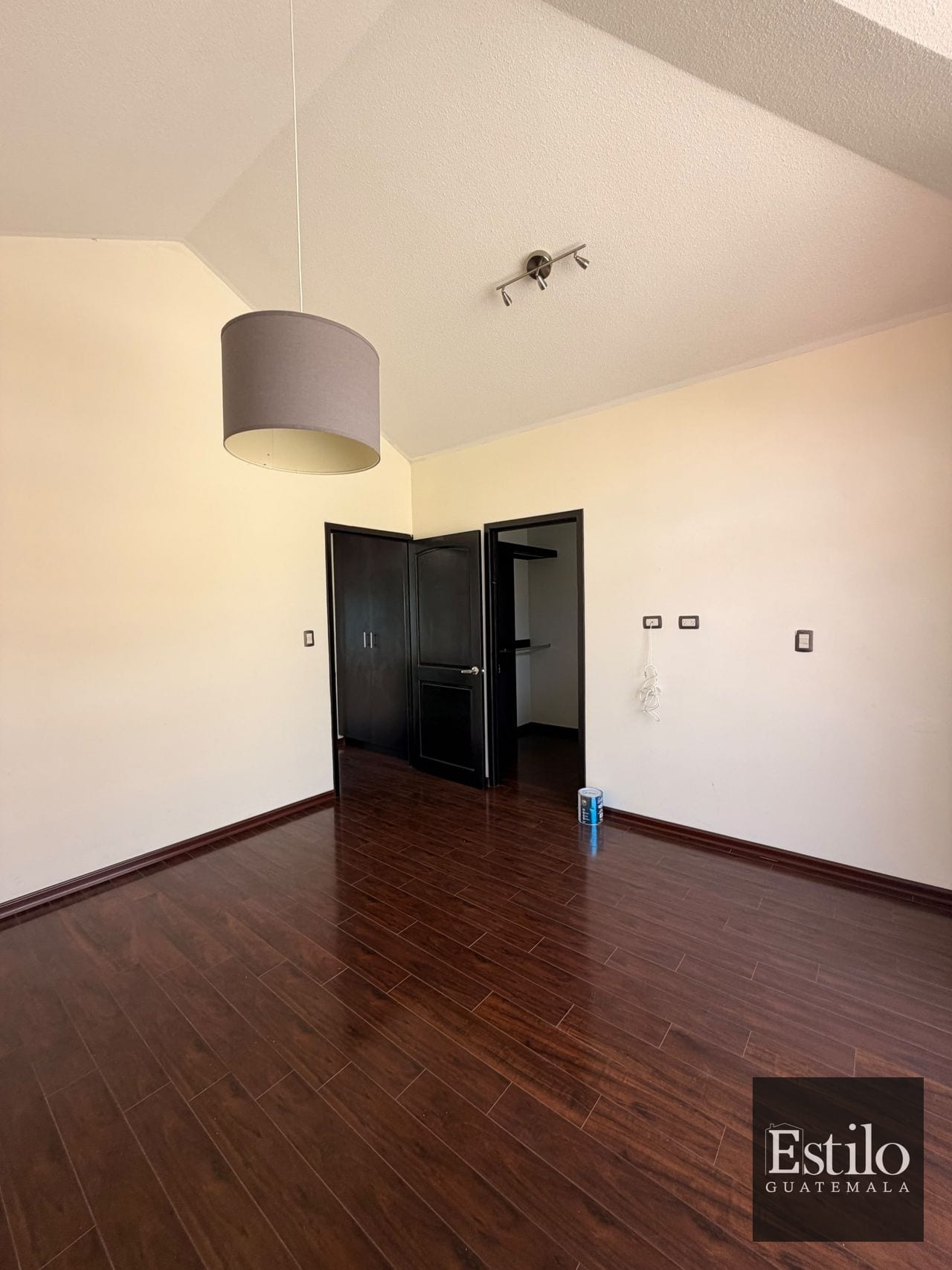 Preciosa Casa En Venta Z.16 — Apartamento en Venta en Zona 16, Guatemala, Ciudad — foto 16 de 17