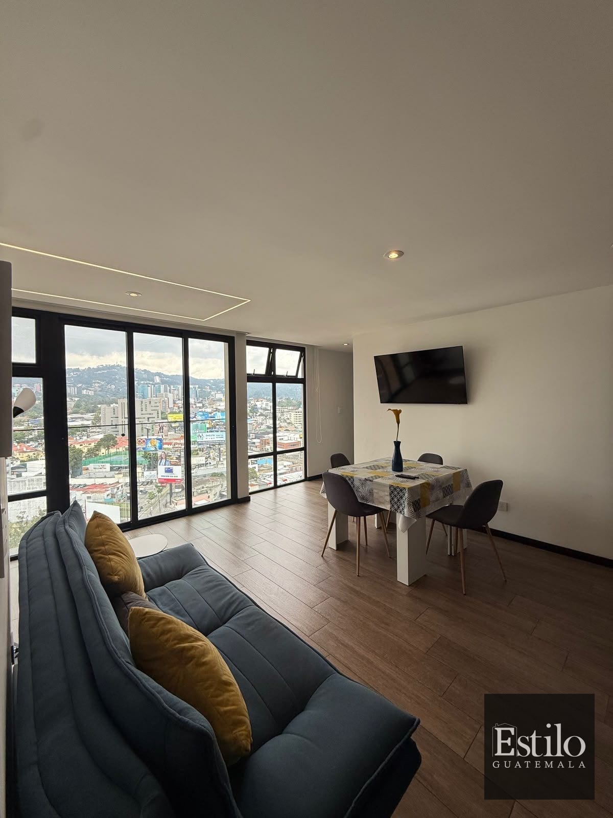 Apartamento Amueblado Z.10 — Apartamento en Alquiler en Zona 10, Guatemala, Ciudad — foto 1 de 9