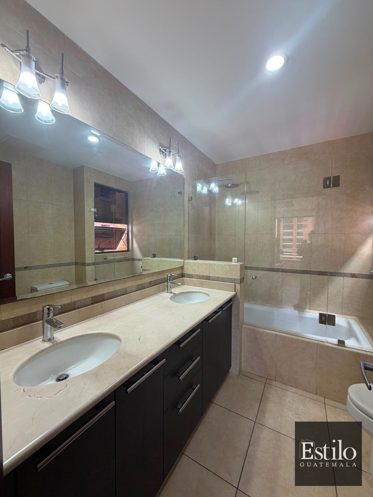 Espectacular Apartamento En Renta Zona 10 — Apartamento en Alquiler en Santa María, Zona 10, Guatemala, Ciudad — foto 11 de 12