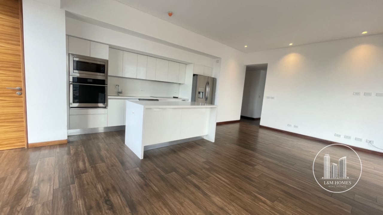 Amplio apartamento zona 10 — Apartamento en Alquiler en Zona 10, Guatemala, Ciudad — foto 1 de 17