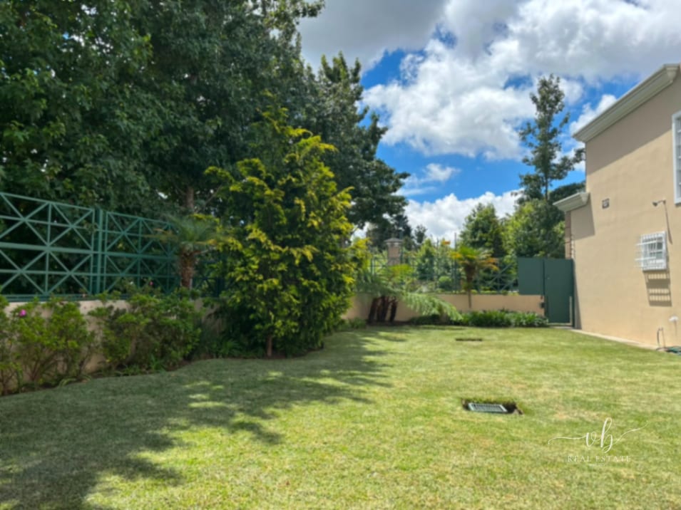 Casa en venta - Villas de Entreverdes - Fraijanes - CAES — Casa en Venta en Villas de Entreverdes, Carretera a El Salvador, Guatemala, Ciudad — foto 1 de 8