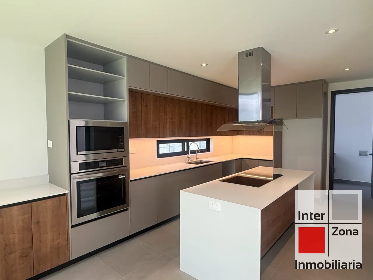 Casa en Molié, con elevador privado+panel solar. US$3,499 Junio 2026 — Casa en Alquiler en Zona 10, Guatemala, Ciudad — foto 5 de 16