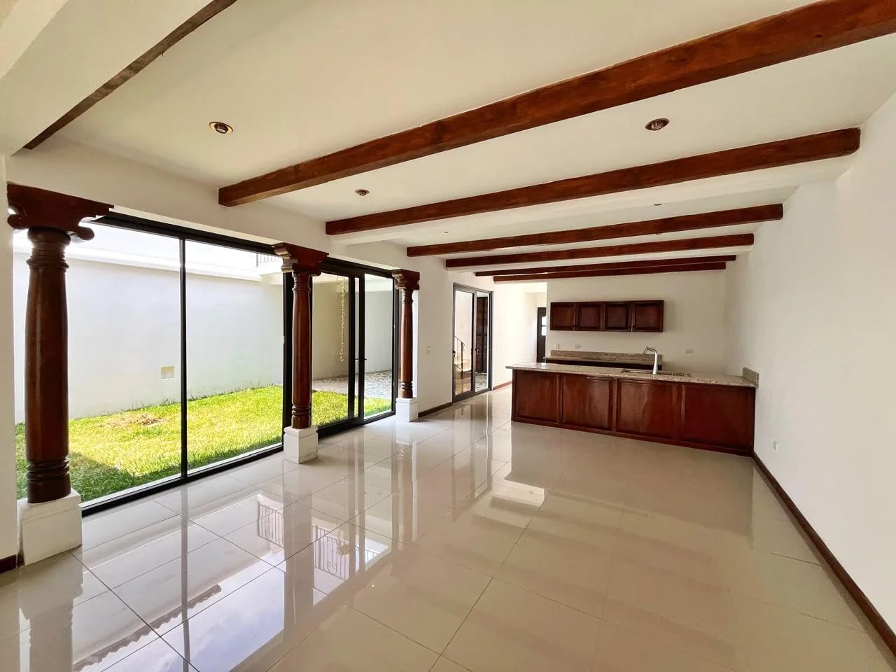 Villa San Juan hermosa casa colonial a minutos de Antigua Guatemala — Casa en Venta en Antigua, Sacatepéquez — foto 3 de 10
