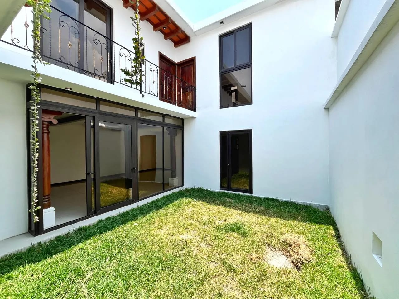 Villa San Juan hermosa casa colonial a minutos de Antigua Guatemala — Casa en Venta en Antigua, Sacatepéquez — foto 5 de 10